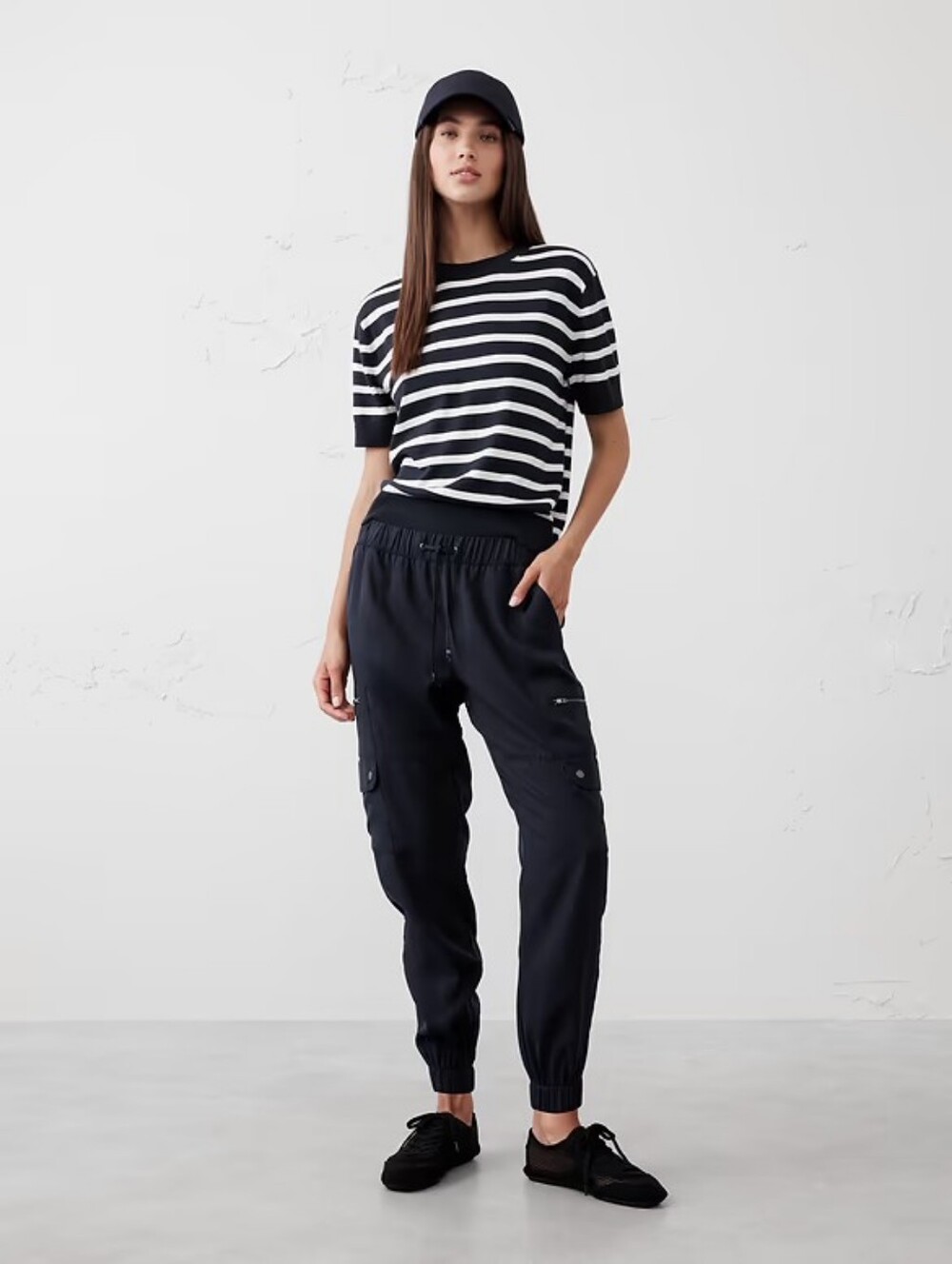 NWT Banana Republic Black Tencil Cargo Jogger Pants M